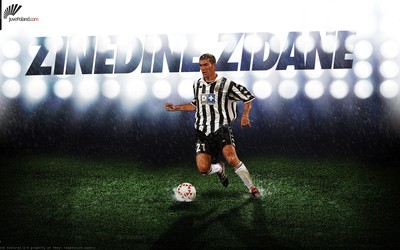 电竞牛热评-三笘薰已成更衣室开心果